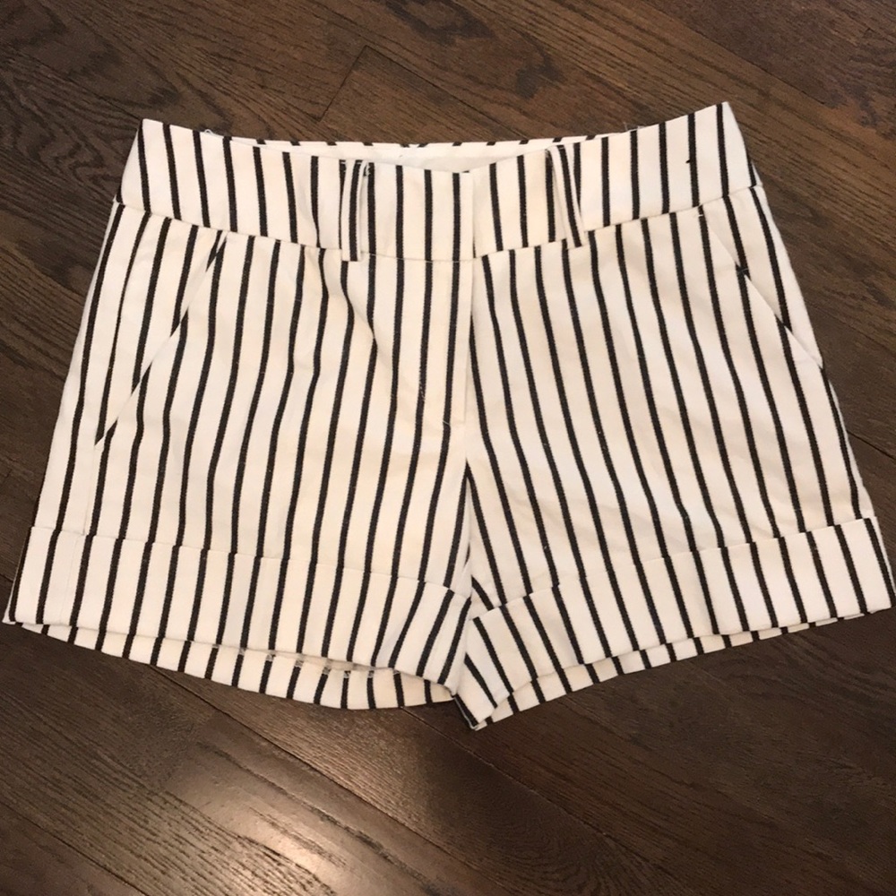 NWOT NY&CO White with black stripe shorts.